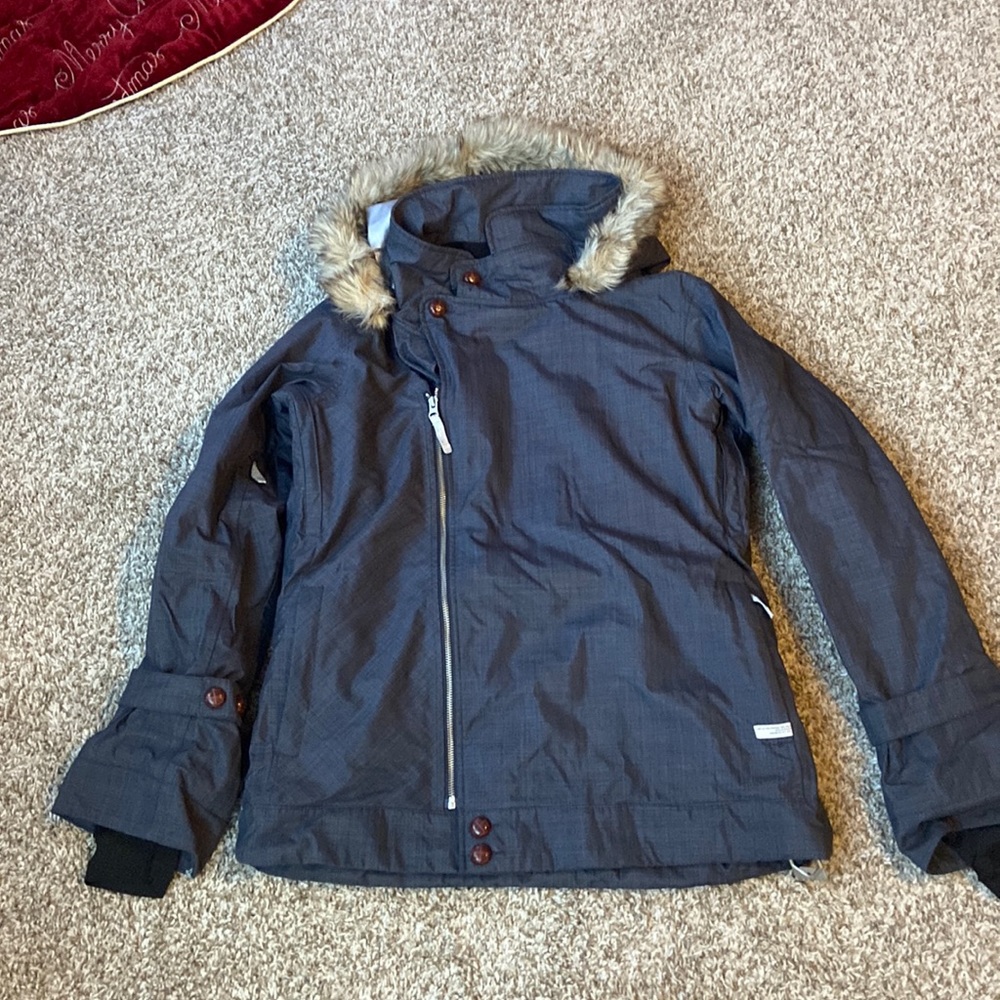 Barely used - Oakley women’s winter jacket. Size Large. Very warm and insulated